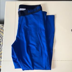 Nike pro crop
